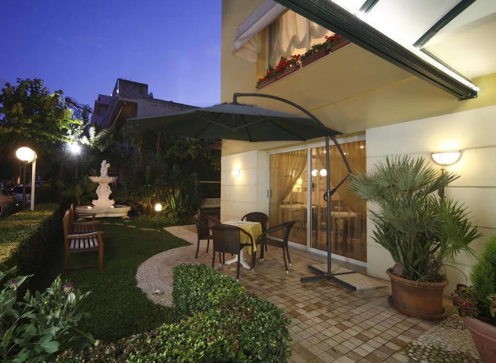 Hotel Houston Rimini Eksteriør billede